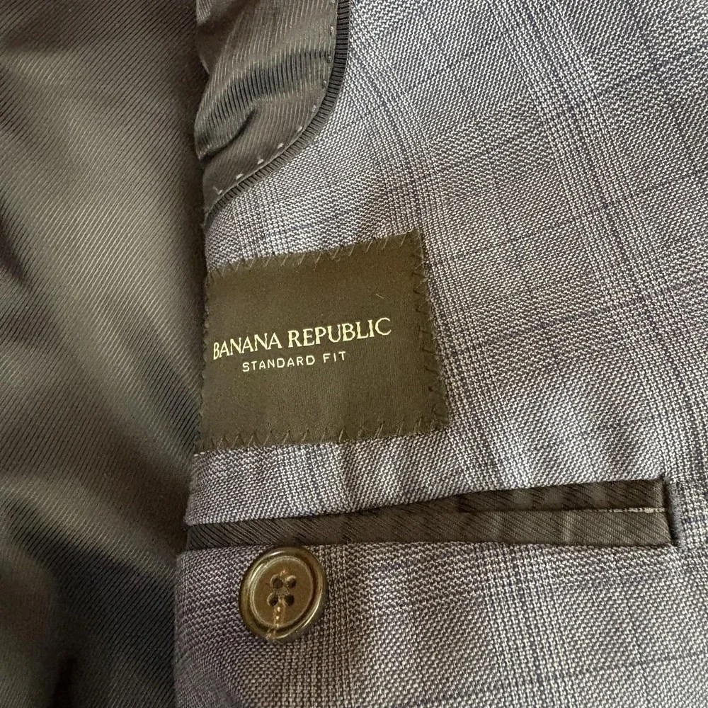 Banana Republic Suit Mens 38R 32x30 Wool Guabello Fabric Standard Fit 2 Pc
